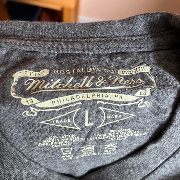Mitchell & Ness Raptors Shirt - Picture 3 of 4